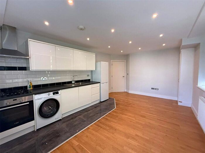 2 Bedroom Flat To Rent In London Road, Bracknell, Berkshire, RG12