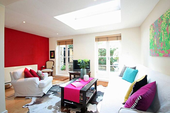 2 Bedroom Flat To Rent In Kyrle Road, Between The Commons, London, SW11