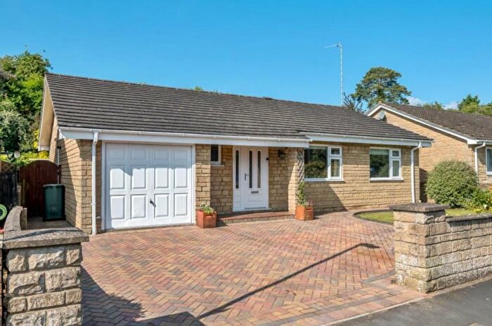 3 Bedroom Detached Bungalow To Rent In Balliol Road, Bicester, OX26