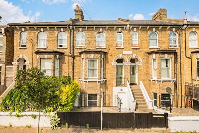 3 Bedroom Flat For Sale In Ramsden Road, Balham, SW12