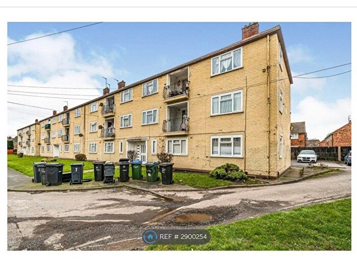 3 Bedroom Flat To Rent In Churchfield Avenue, Tipton, DY4