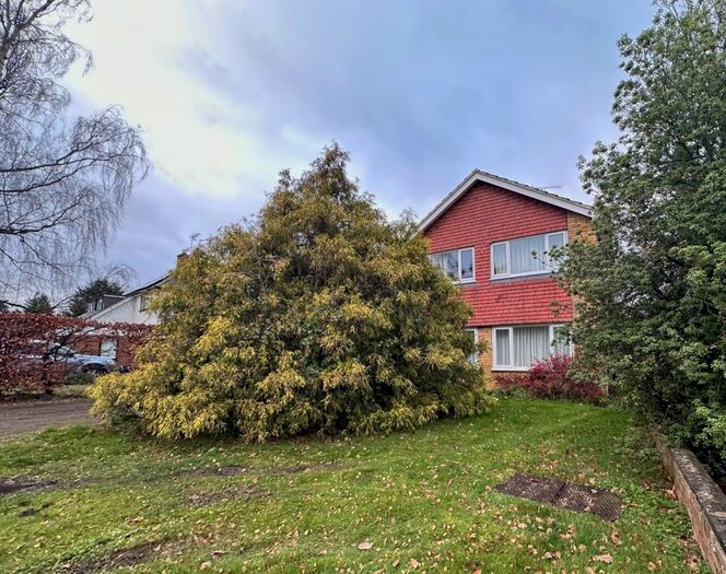 4 Bedroom Detached House To Rent In Merrow Woods, Guildford, GU1