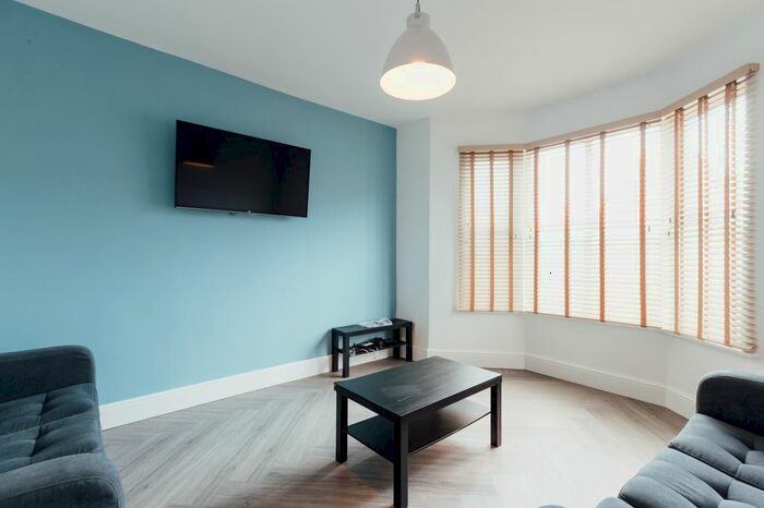 6 Bedroom Flat To Rent In Lambert Street, Hull HU5