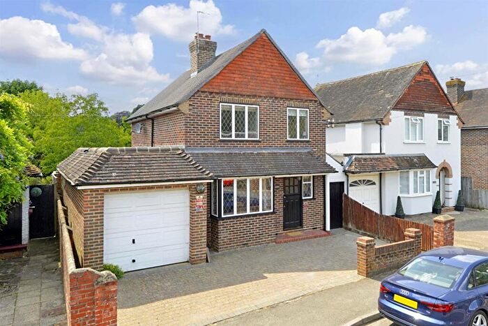 3 Bedroom Detached House For Sale In Barton Road, Bramley, Guildford, GU5