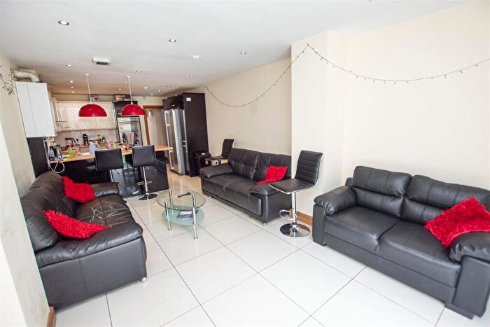 6 Bedroom House To Rent In Hubert Road, Selly Oak, Birmingham, West Midlands, B29