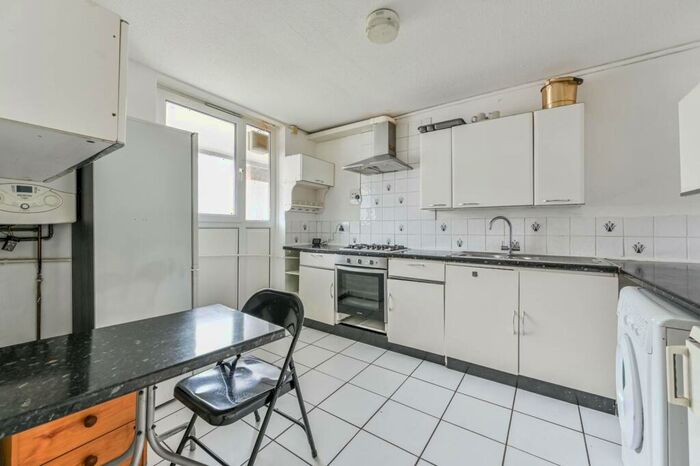 3 Bedroom Maisonette To Rent In Black Prince Road, Kennington, London, SE11