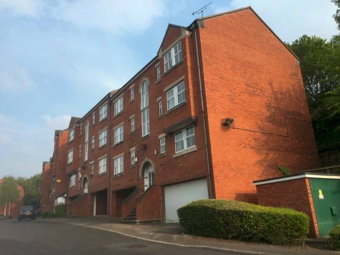 2 Bedroom Apartment To Rent In The Cricketers, Kirkstall Lane, LS5