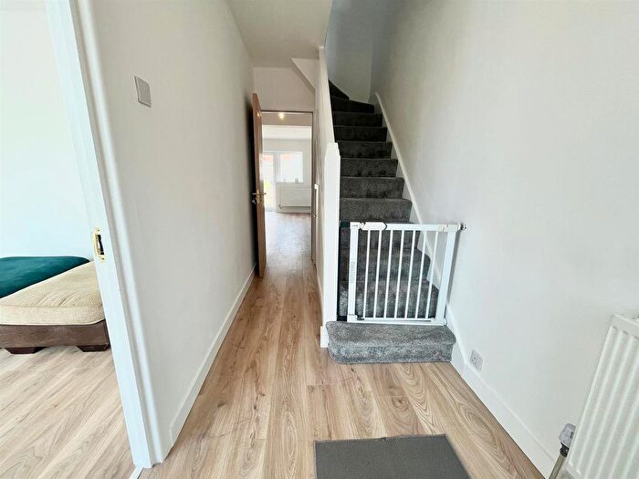 4 Bedroom Terraced House For Sale In Drysdale Avenue, London, E4