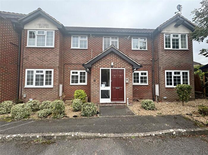 2 Bedroom Flat For Sale In Elston Road, Aldershot, Hampshire, GU12