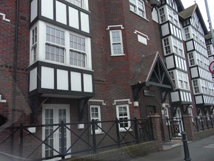 2 Bedroom Apartment To Rent In Southside, Leigh Road, Leigh On Sea, SS9