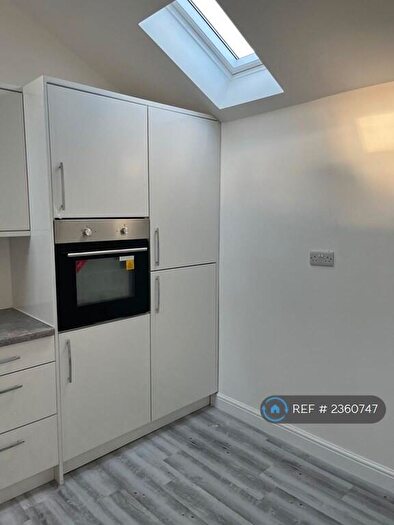 2 Bedroom Flat To Rent In Studley, B80