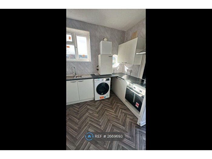 2 Bedroom Maisonette To Rent In Elmwood Avenue, Feltham, TW13