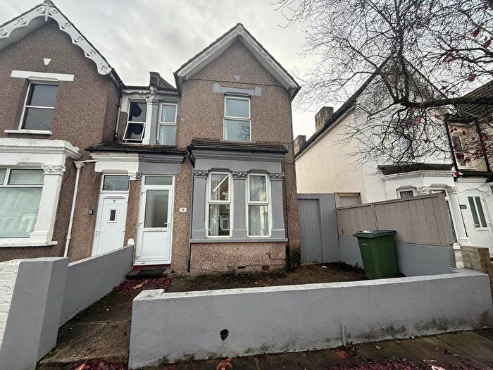 4 Bedroom Property To Rent In Abbey Grove, London, SE2