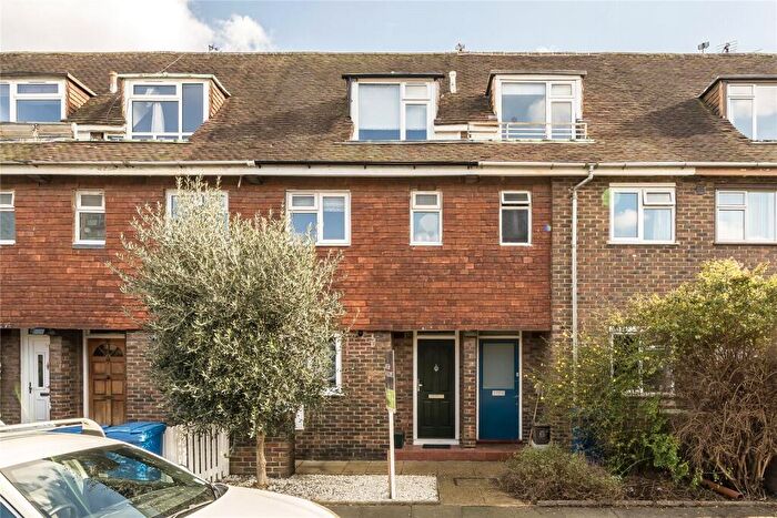 3 Bedroom House To Rent In Ambergate Street, London, SE17