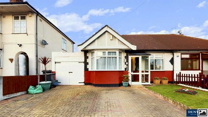 2 Bedroom Bungalow To Rent In Chadwell Heath Lane, Romford RM6