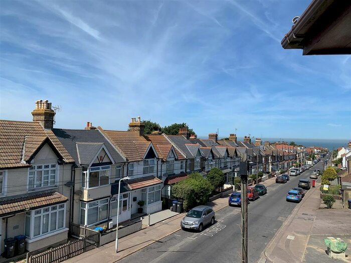 2 Bedroom Flat To Rent In George Hill Road, Broadstairs, CT10