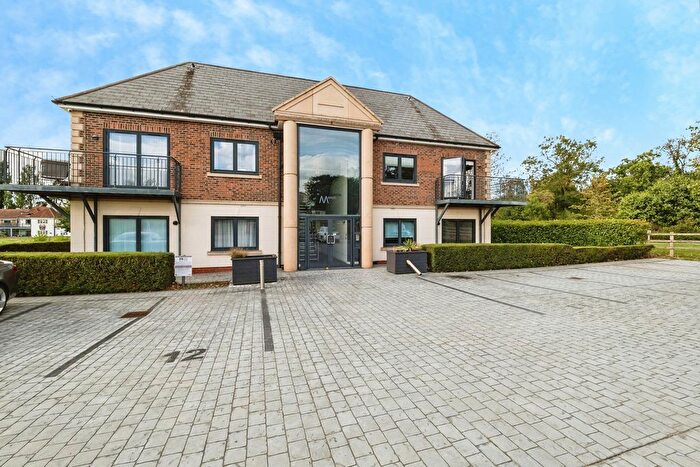 2 Bedroom Flat For Sale In Abridge Road, Chigwell, Essex, IG7