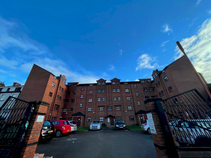 3 Bedroom Apartment To Rent In Belle Vue Road, Leeds, West Yorkshire, LS3