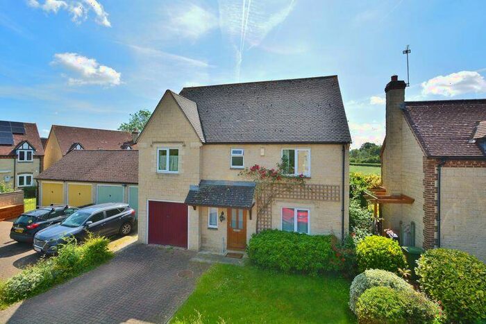 4 Bedroom Detached House For Sale In Oak Farm Close, Tetsworth, OX9