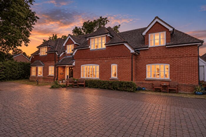 3 Bedroom Flat For Sale In School Lane, Lower Bourne, Farnham, GU10