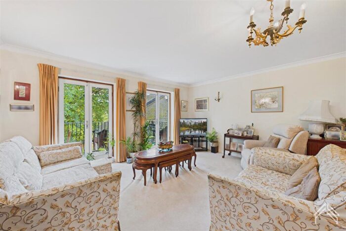 2 Bedroom Apartment For Sale In Mount Park Road, Harrow On The Hill, HA1