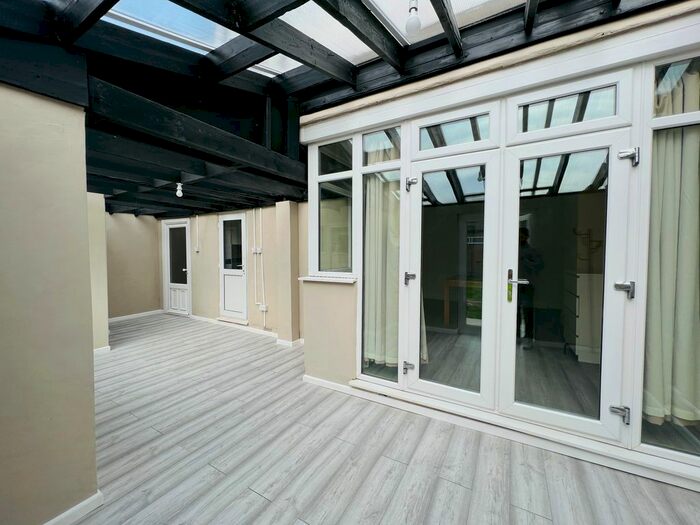 4 Bedroom Semi-Detached House To Rent In Roding Lane South, Ilford, IG4