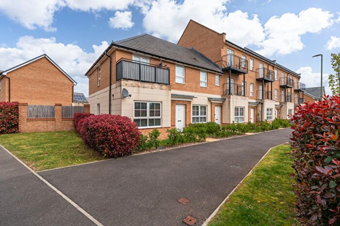 2 Bedroom Maisonette For Sale In Luck Road, Bursledon, SO31