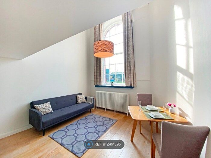 Studio To Rent In Mcdonald Road, Edinburgh, EH7