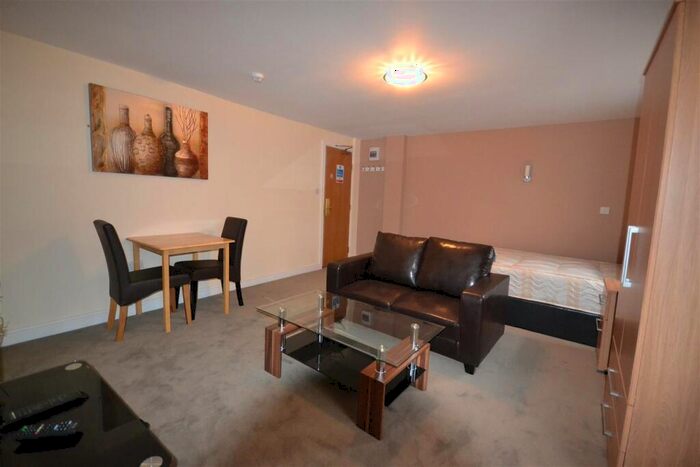 Studio To Rent In London Road, Reading, RG1