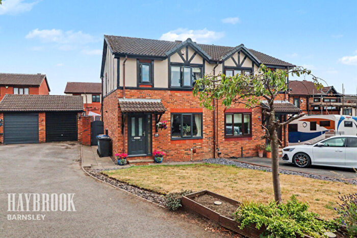 3 Bedroom Semi-Detached House For Sale In St Andrews Drive, Darton, S75