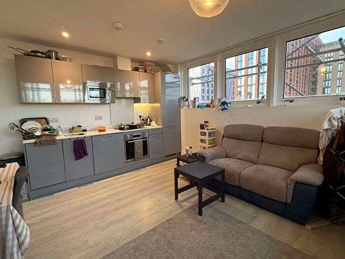 2 Bedroom Flat For Sale In Avebury Boulevard, Milton Keynes, MK9