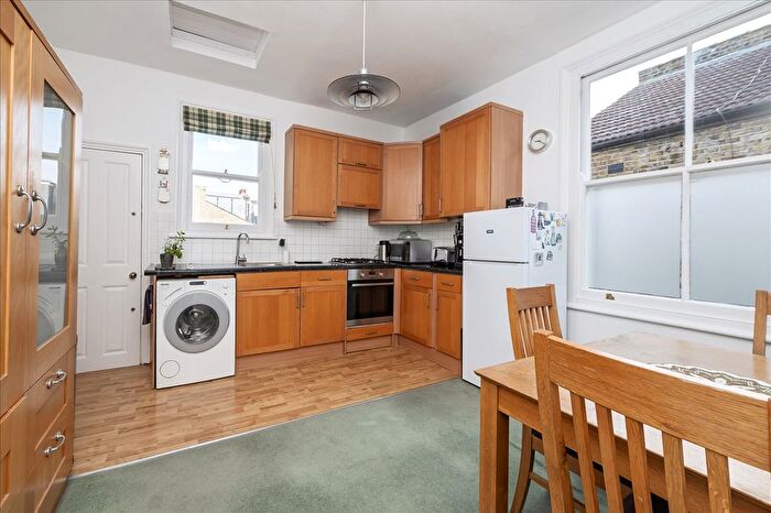 3 Bedroom Maisonette For Sale In Jeddo Road, Shepherd's Bush, W12