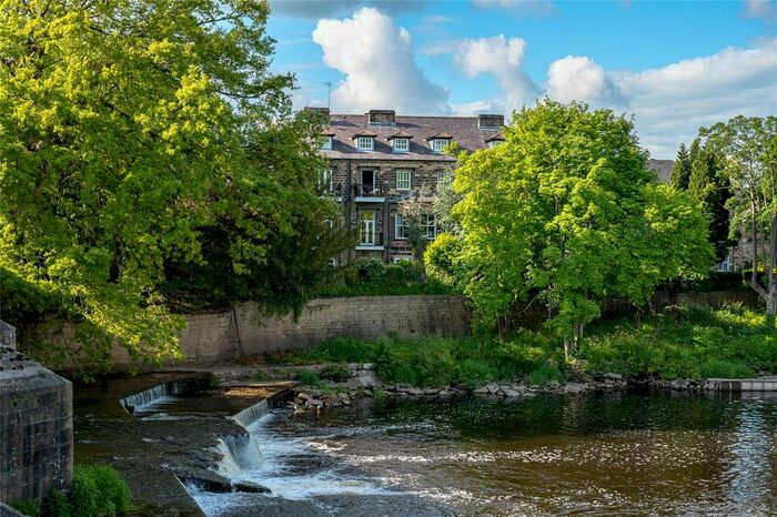 3 Bedroom Flat For Sale In Bridge Court, Harewood, LS17