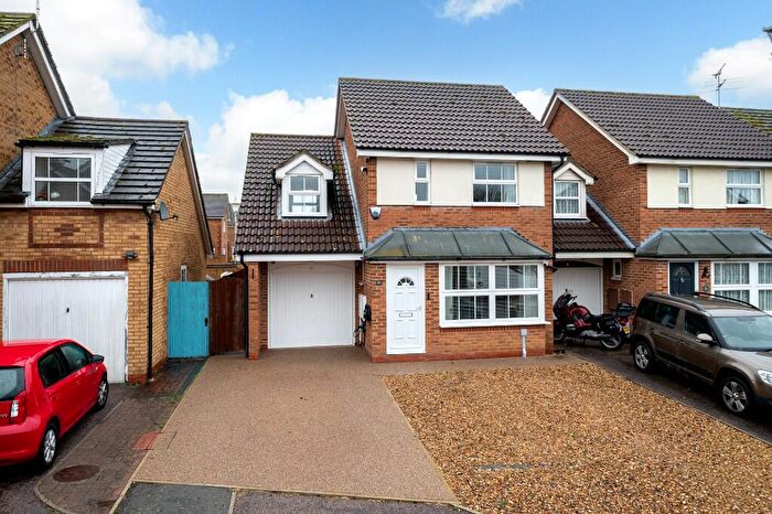 3 Bedroom Semi Detached House For Sale In Owl Close, Aylesbury, Bucks, HP19