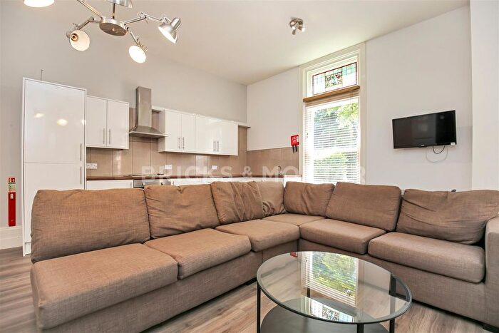 6 Bedroom Flat To Rent In Osborne Avenue, Jesmond, Newcastle Upon Tyne, NE2