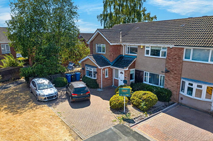 4 Bedroom Semi-Detached House For Sale In St Chads Close, Kettering, NN15