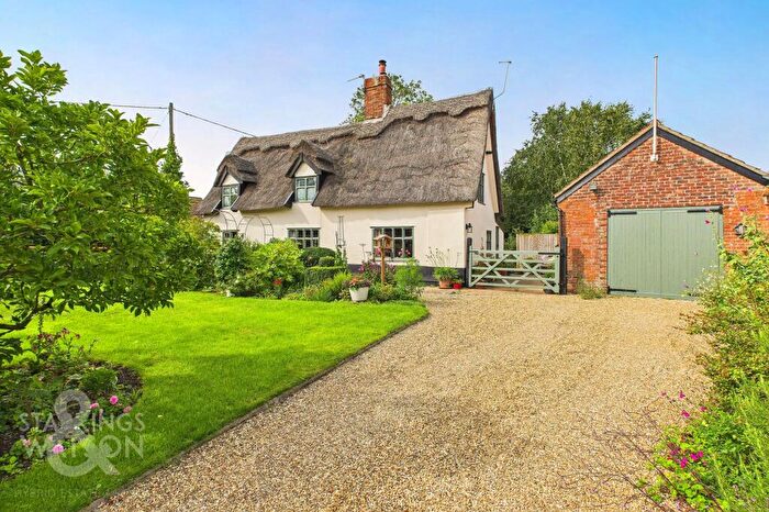 3 Bedroom Cottage For Sale In Lundy Green, Hempnall, Norwich, NR15