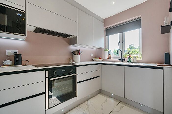 2 Bedroom Terraced House For Sale In Clifford Road, Barnet, EN5