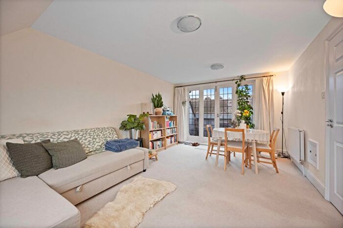 2 Bedroom Flat To Rent In Tudor Close, London, NW3
