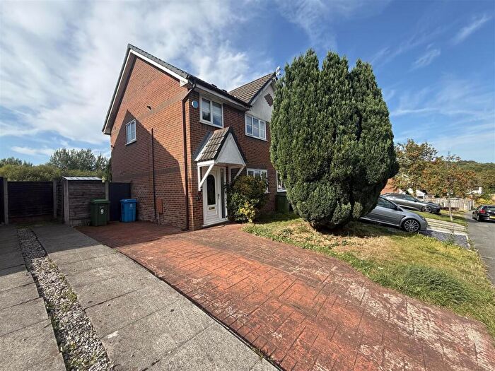 3 Bedroom Semi Detached House For Sale In Magpie Lane, Holts, Oldham, OL4