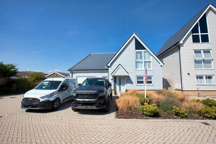 2 Bedroom Detached House To Rent In Roedean Close, Folkestone, CT19