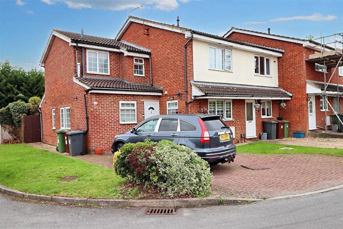 3 Bedroom End Of Terrace House For Sale In Meryfield Close, Borehamwood, WD6