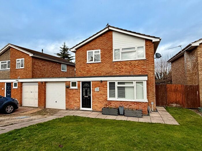 3 Bedroom Link Detached House For Sale In Kempshott, Basingstoke, RG22