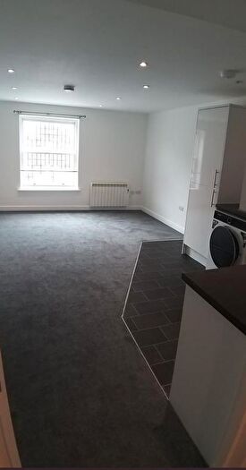 2 Bedroom Flat To Rent In High Street, Gravesend, ME14
