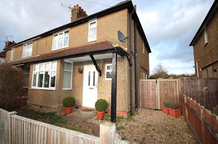 3 Bedroom Semi Detached House To Rent In Byron Road, Aylesbury, HP21