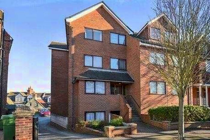2 Bedroom Flat To Rent In Wiltie Court, - Wiltie Gardens, Folkestone, CT19