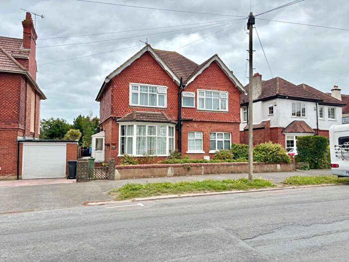 1 Bedroom Flat For Sale In Collington Avenue, Bexhill-On-Sea, TN39