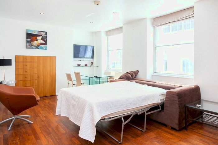 2 Bedroom Flat To Rent In Upper Berkeley Street, London, W1H