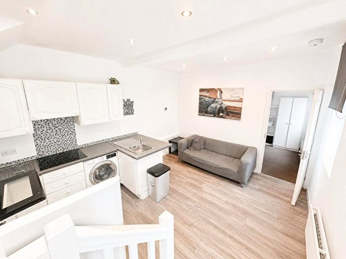 4 Bedroom House To Rent In Norwich Road, Bournemouth, BH2