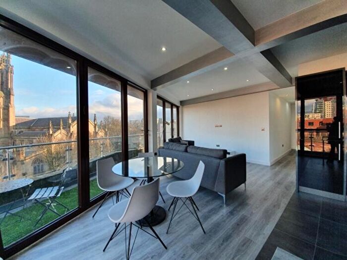 2 Bedroom Penthouse For Sale In High Court Leeds, LS2